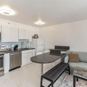  Apartment Sea View At The Waikiki Banyan - Free Parking!